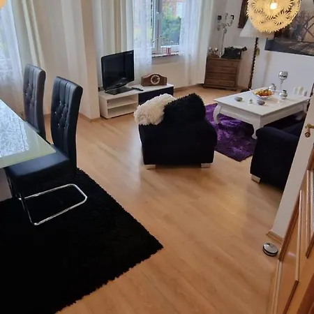 Apartment Haushaelfte Am Stadtrand