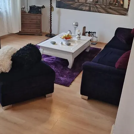 Haushaelfte Am Stadtrand * Βίλχελμσχαφεν
