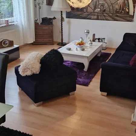 Apartment Haushaelfte Am Stadtrand *