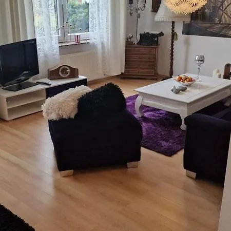 Apartment Haushaelfte Am Stadtrand *
