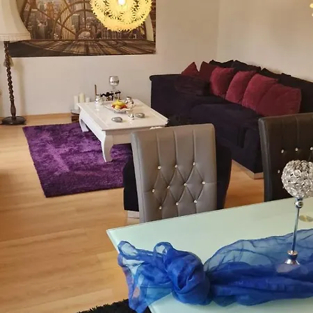 Apartment Haushaelfte Am Stadtrand