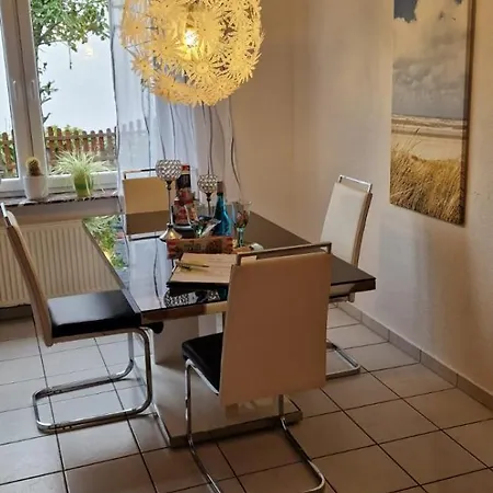 Haushaelfte Am Stadtrand Apartment