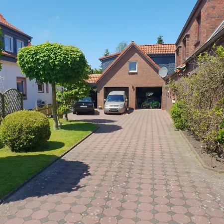 Haushaelfte Am Stadtrand *
