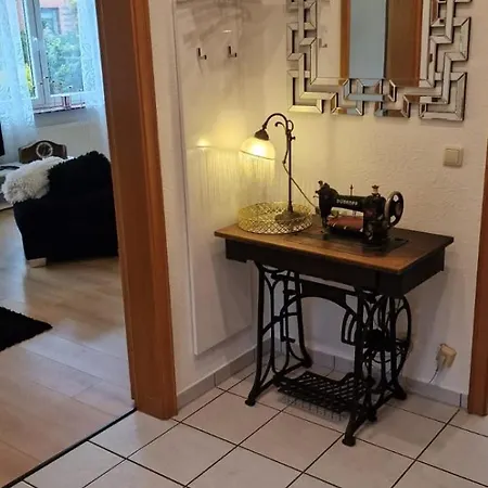 Haushaelfte Am Stadtrand Διαμέρισμα *