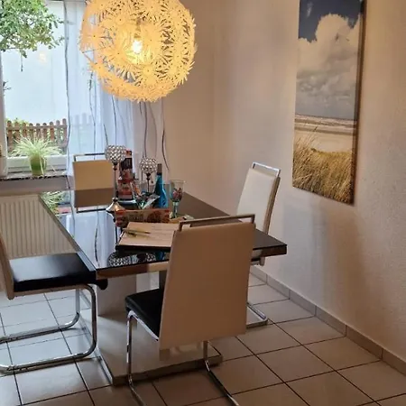 Haushaelfte Am Stadtrand * Βίλχελμσχαφεν